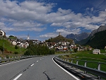 Droga w okolicach Scuol w Szwajcarii
